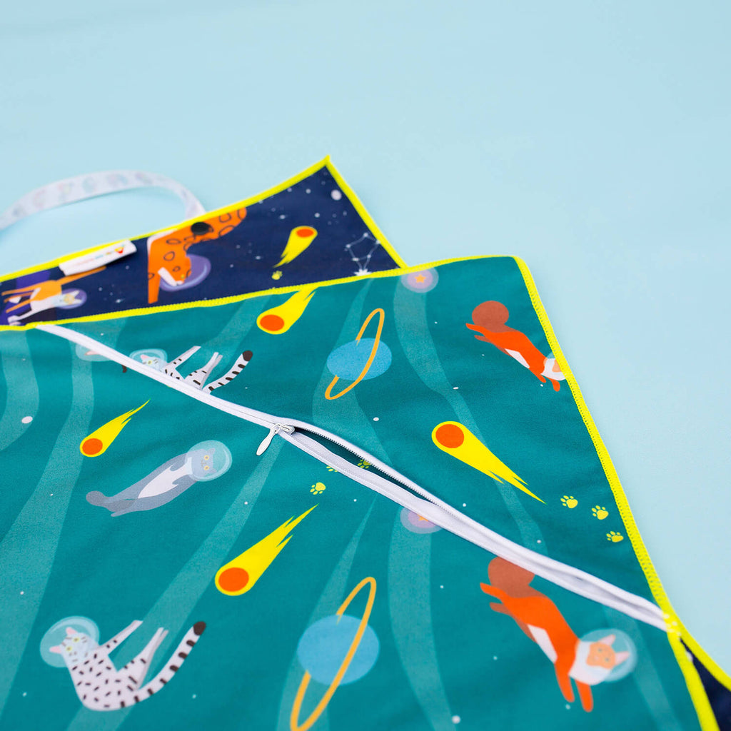 Moasis_Towel_XL_-_Space_Cats_Blue_Green_Print_002