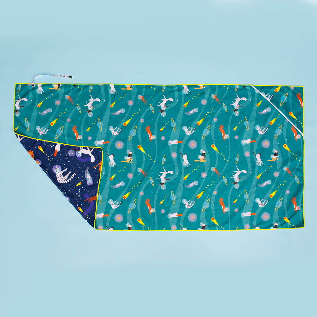 Moasis_Towel_XL_-_Space_Cats_Blue_Green_Print_004
